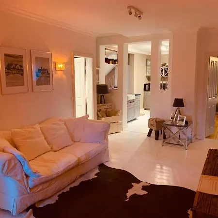 Für 8 Pers Mit 4 Apartments, 2xsauna, Dampfbad, Dachterrasse, Weinkeller, 1a-lage *