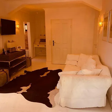 Für 8 Pers Mit 4 Apartments, 2xsauna, Dampfbad, Dachterrasse, Weinkeller, 1a-lage *