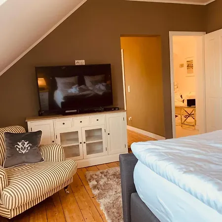 Für 8 Pers Mit 4 Apartments, 2xsauna, Dampfbad, Dachterrasse, Weinkeller, 1a-lage Freinsheim