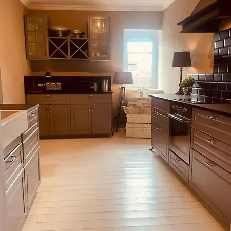 Für 8 Pers Mit 4 Apartments, 2xsauna, Dampfbad, Dachterrasse, Weinkeller, 1a-lage