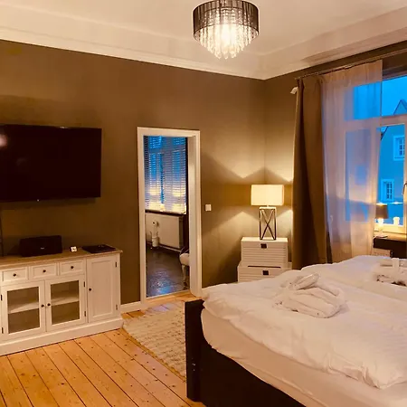 Für 8 Pers Mit 4 Apartments, 2xsauna, Dampfbad, Dachterrasse, Weinkeller, 1a-lage * Freinsheim